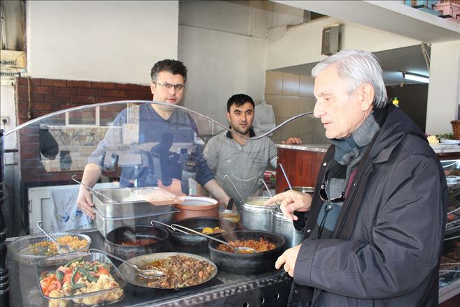 Kula´nın yöresel yemekleri yerli ve yabancı ziyaretçilere ikram ediliyor