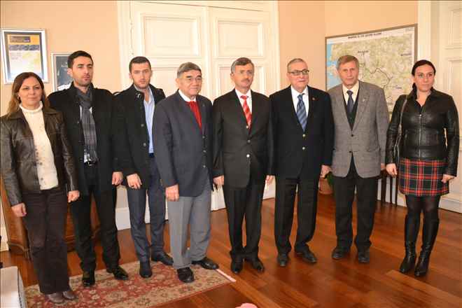 Manisa Gazeteciler Cemiyeti Yeni Yönetimi Vali Bektaş´ı Ziyaret Etti