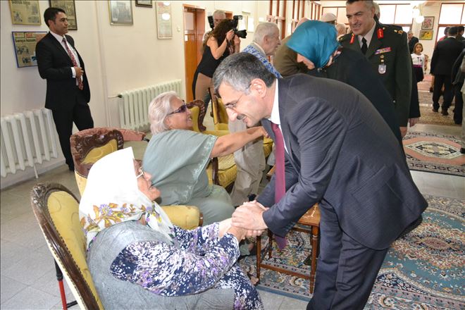 Manisa Valisi Erdoğan Bektaş´ın 8 Mart Dünya Kadınlar Günü Mesajı
