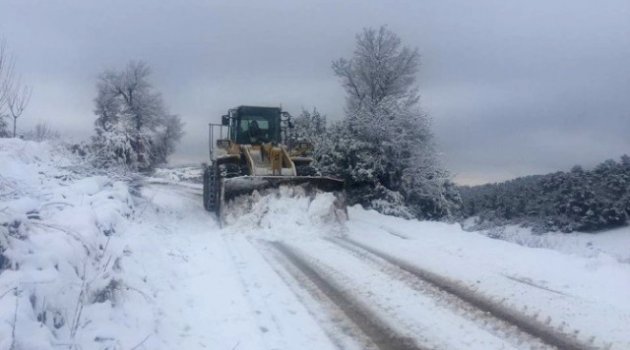 Manisa'da Karla Mücadele Ekipleri Gece-gündüz Çalışıyor
