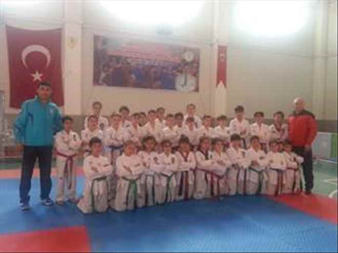 Minik Taekwondocular Saruhanlı´da Buluştu
