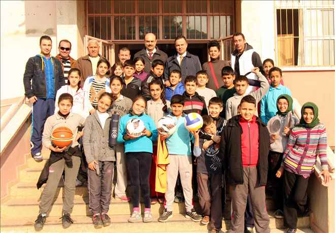 Okullara Spor Malzemesi Desteği Sürüyor