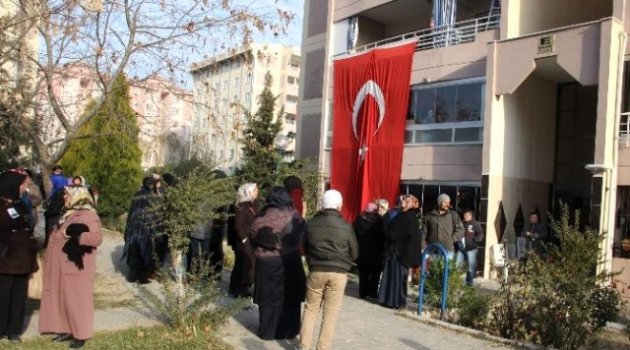 Şehit Aktürk'e Evinde Veda