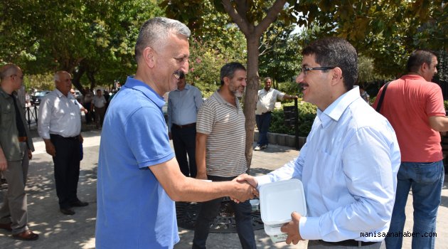 Şehzadeler’ den Sokak Hayvanları İçin 5 Bin Adet Su Kabı