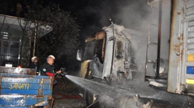 Turgutludaki Kamyon Yangını Korkuttu