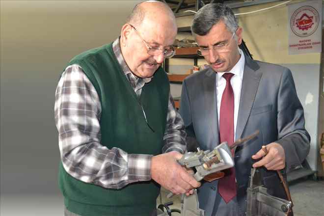 Vali Bektaş Manisalı Mucit Osman Nuri Ses´in İmalathanesinde