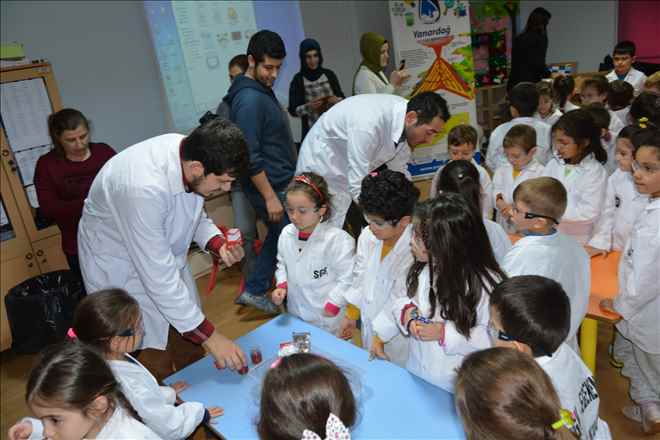 Yunusemre, Miniklerle Deney Yapıyor