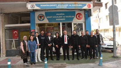 AK Parti Şehzadeler Gençlik Kolları’ndan Şehit Ailelerine Ziyaret