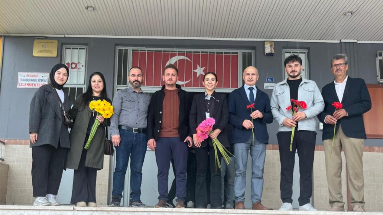 AK Parti’den Öğretmenler Günü’nde Anlamlı Ziyaret