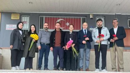 AK Parti’den Öğretmenler Günü’nde Anlamlı Ziyaret