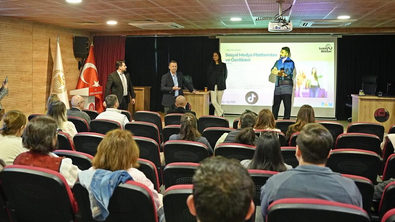 Akhisar’da “Dijitalleşen Akhisar” Eğitimi Yoğun İlgi Gördü Spot: