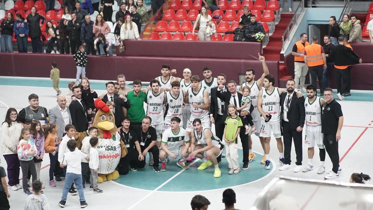 Akhisarlı Devler sezona galibiyetle başladı