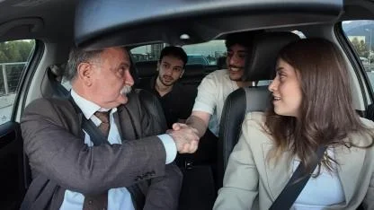 Başkan Balaban’dan Otostop Çeken Öğrencilere Sürpriz