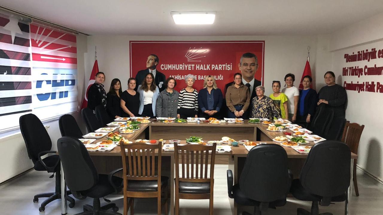 CHP Akhisar Kadın Kolları’ndan Dayanışma Kahvaltısı