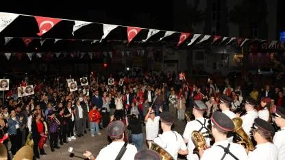 Çiğli’de Cumhuriyet coşkusu meşalelerle aydınlandı