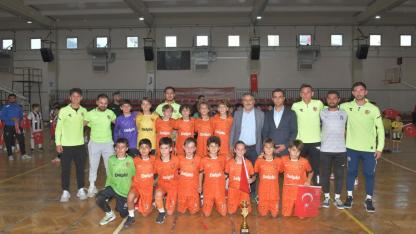 Çiğli’de Cumhuriyet Coşkusu Sahaya Taşındı: Futsal Turnuvasında Kupa Altın Genç Spor’un
