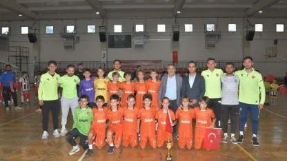 Çiğli’de Cumhuriyet Coşkusu Sahaya Taşındı: Futsal Turnuvasında Kupa Altın Genç Spor’un