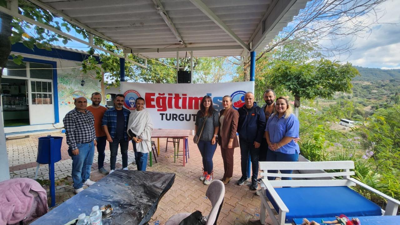 Eğitim-İş Manisa 1 Nolu Şube, Dünya Öğretmenler Günü’nü Kutladı