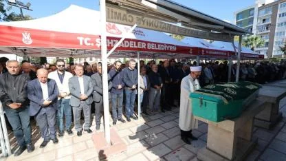 Erdem Yıldırım Babasını Dualarla Son Yolculuğuna Uğurladı