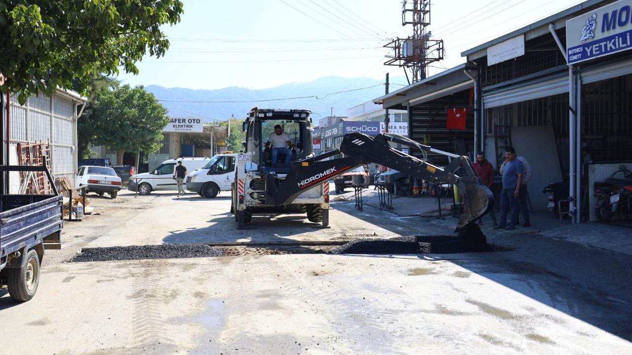 İZBB ve Efes Selçuk el ele: Mahallelerde bakım çalışması