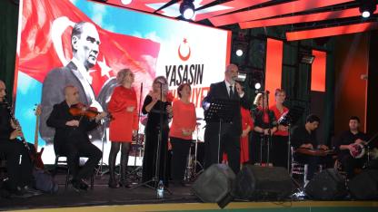 İzmir Eczacı Odası’ndan Cumhuriyet Balosunda Coşkulu Kutlama