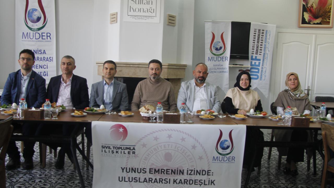MANİSA ULUSLARARASI ÖĞRENCİ DERNEĞİ'NDEN "YUNUSEMRE'NİN İZİNDE KARDEŞLİK" PROJESİ