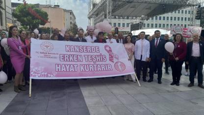 Manisa'da Kadınlar Meme Kanserine Karşı Yürüdü: Erkan Tanı Hayat Kurtarır"