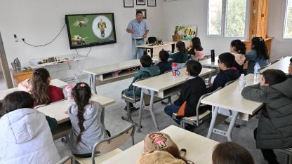 Manisalı Öğrenciler Arıların Sıra Dışı Dünyasını Keşfetti
