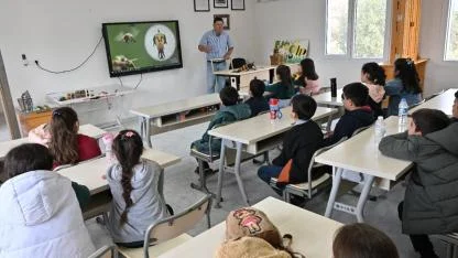 Manisalı Öğrenciler Arıların Sıra Dışı Dünyasını Keşfetti