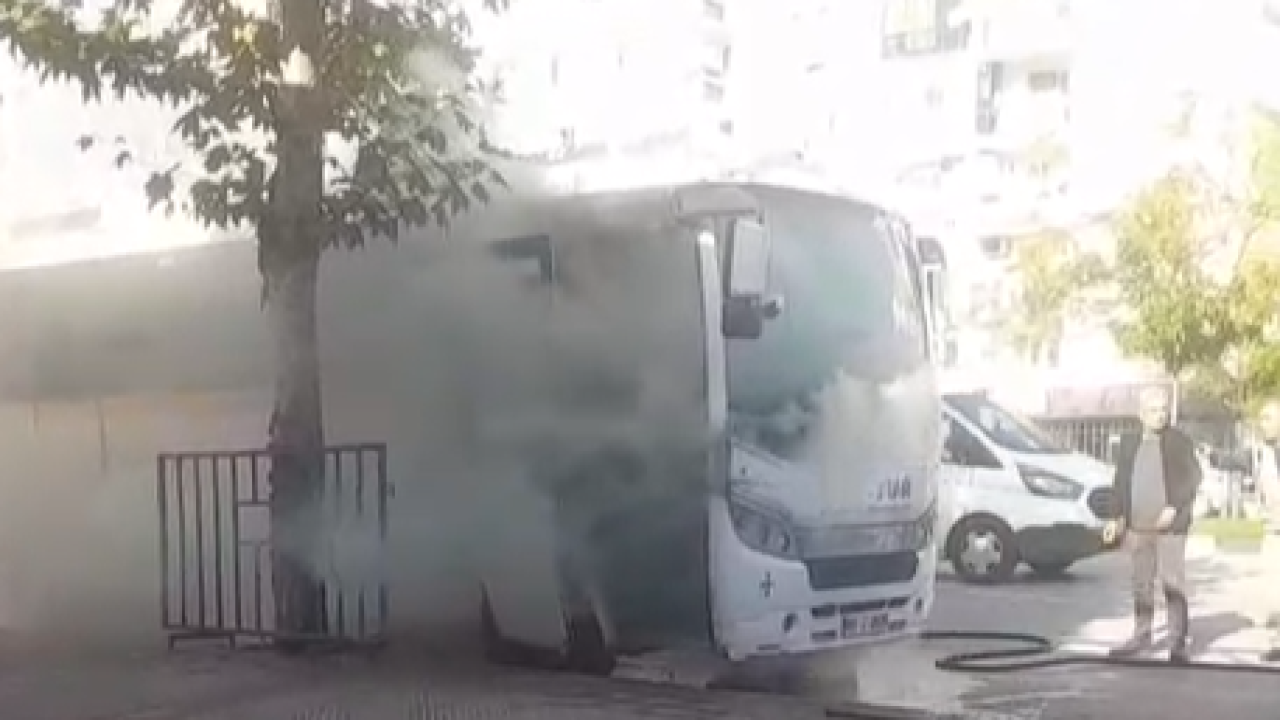 Mimar Sinan Bulvarı’nda Servis Aracı Alev Alev Yandı