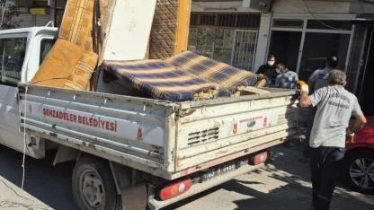 Şehzadeler Belediyesi’nden “Çöp Ev”e Temizlik Müdahalesi