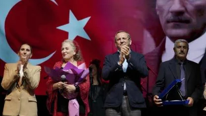 Suzan Kardeş’ten Ayvalık’ta Balkan Rüzgarı