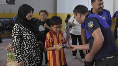 Turgutlu Zabıtası 4 Ekim’de Sokak Hayvanlarını Unutmadı