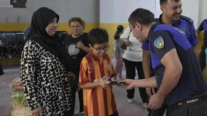 Turgutlu Zabıtası 4 Ekim’de Sokak Hayvanlarını Unutmadı
