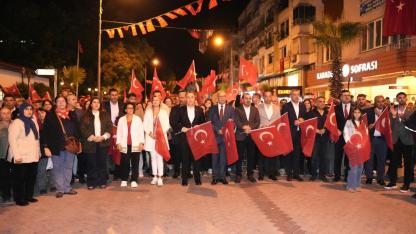 Turgutlu’da Cumhuriyet Coşkusu: Ece Seçkin Konseriyle Meydan İnledi