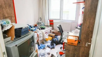 Yunusemre Belediyesi’nden Çöp Eve Temizlik Operasyonu