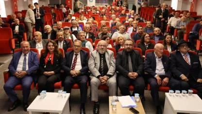 Yunusemre Belediyesi’nden Cumhuriyetin 102. Yılına Özel Spor ve Vefa Gecesi