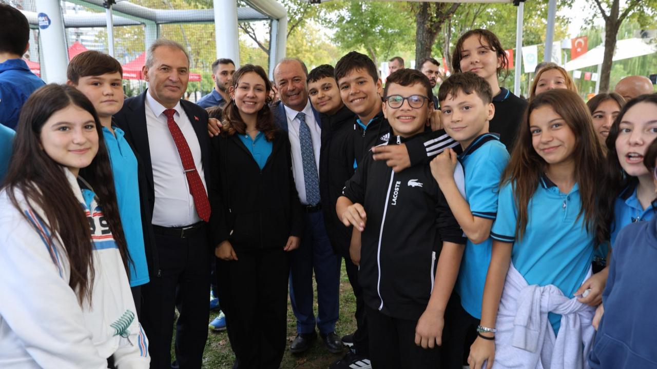 Yunusemre’de Bilim Şenliği Başladı