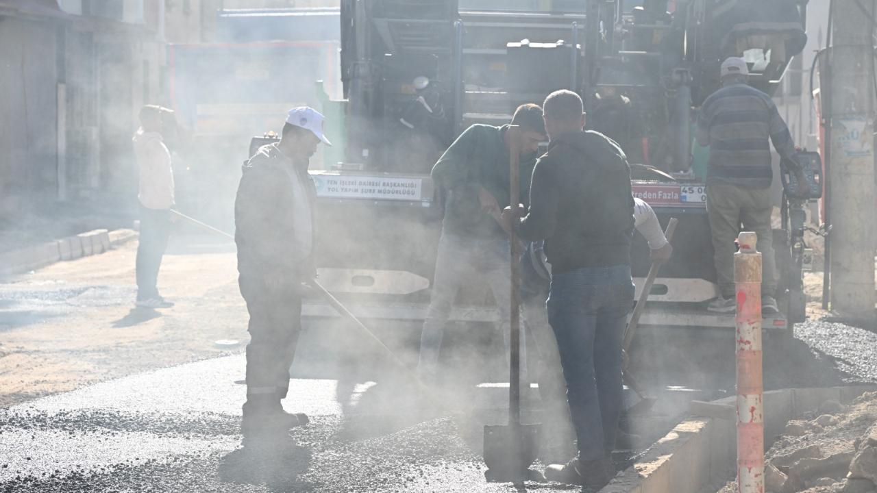 Ahmetli’de Cami Caddesi’ne sıcak asfalt çalışması