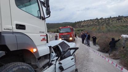 Akhisar’da Kamyon ve Otomobil Çarpıştı: Bir Kişi Yaşamını Yitirdi