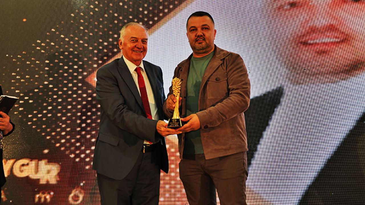 Altın Üzüm Ödülleri’nde “Yılın Başarılı İş Adamı” Hüseyin Oygur Oldu