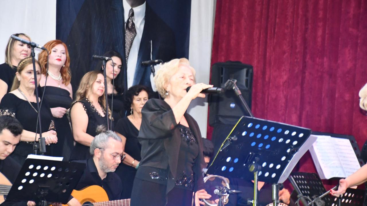 Atatürk’ün Sevdiği Şarkılar Akhisar’da Yankılandı