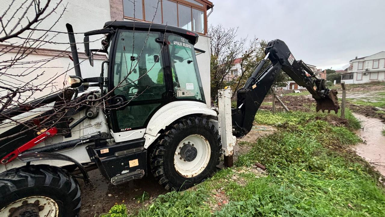 Ayvalık’ta sağanak sonrası belediye 24 saat sahada