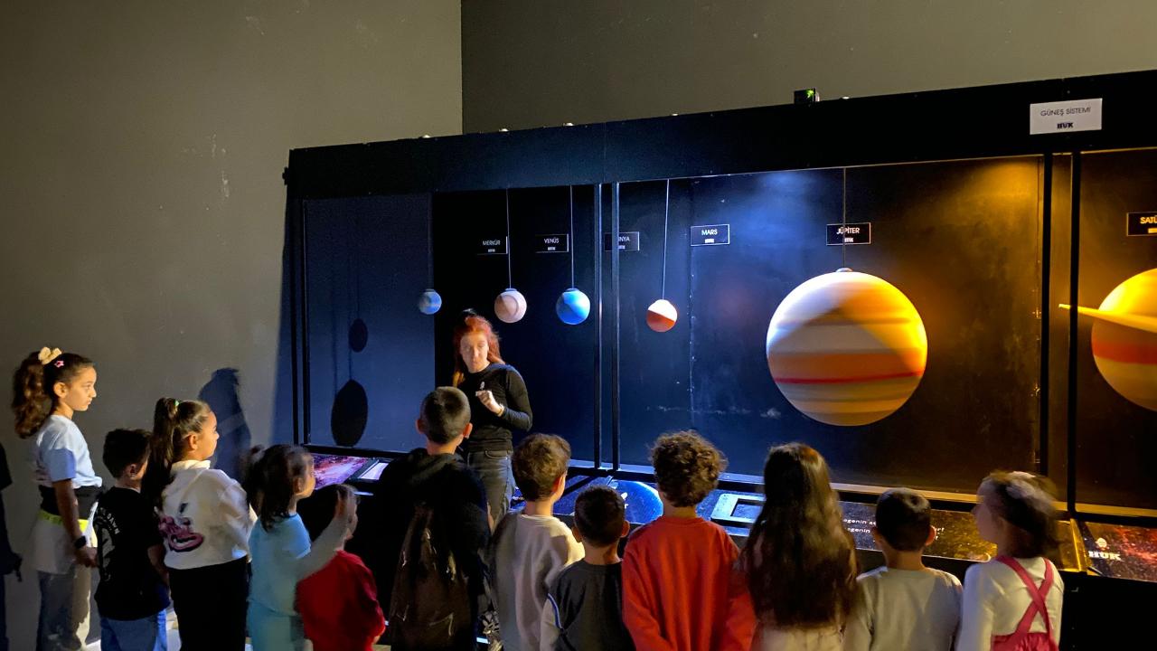 Çiğli’de Miniklerin Uzay Yolculuğu: 650 Çocuk Uzay Kampüsü’nde