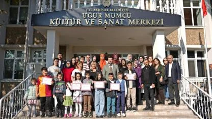 “Çivi ve Tellerin Şöleni” Sergisi Uğur Mumcu Kültür Merkezi’nde Açıldı