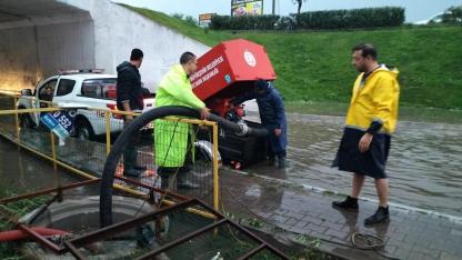 Edremit’te Şiddetli Yağışlara Karşı Menfez Temizliği Başladı