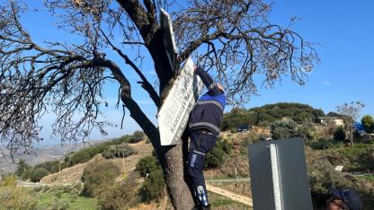 Efes Selçuk’ta Görüntü Kirliliği Yaratan Tabelalar Kaldırılıyor