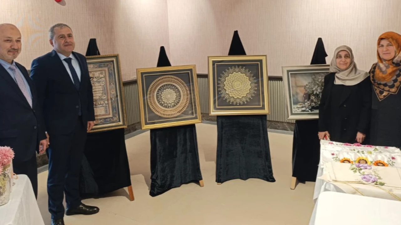 Karşıyaka’da Kur’an Kursu Sergisine Yoğun İlgi