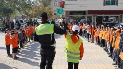 Manisa Jandarmasından Öğrenci ve Yaya Güvenliği Denetimi