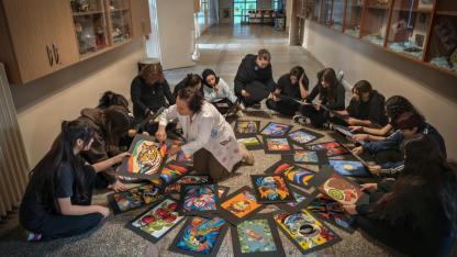 Manisalı yazar İsmail Aybey’e Öğretmenler Günü ödülü